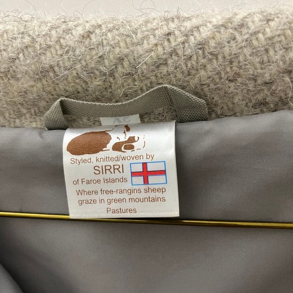 XS Icelandic lined wool sweater jacket with asymmetrical closing - Picture 3 of 5